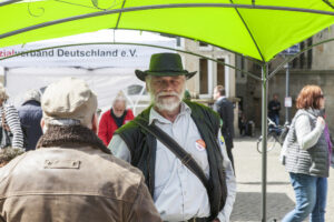 Dieter Arfmann am Stand der LAGS beim 26. Bremer Protesttag 2018, Foto: Frank Scheffka