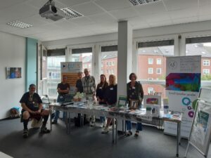 Unser Team beim Markt der Möglichkeiten: Klaus Lormes, Sepehr Dehghani, Wilhelm Winkelmeier, Tugce Toraman, Dilara Tuncer und Renate Horning