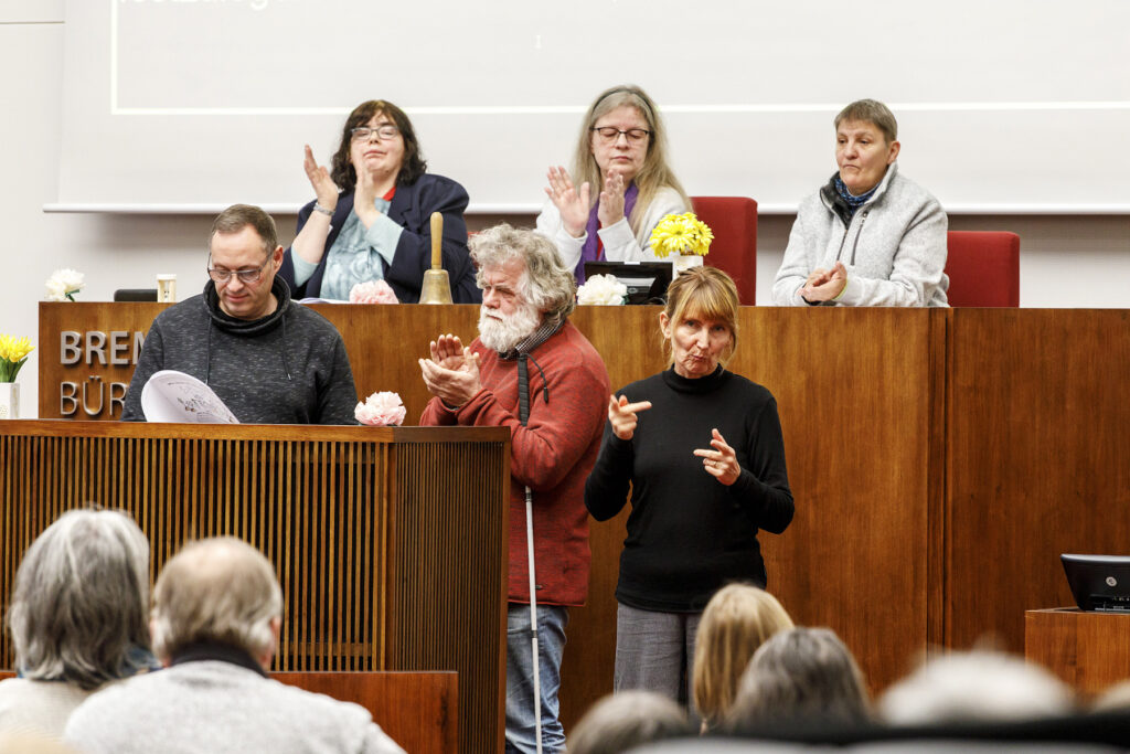 Applaus vom Präsidium für den Antrag der LAG Selbsthilfe Bremen