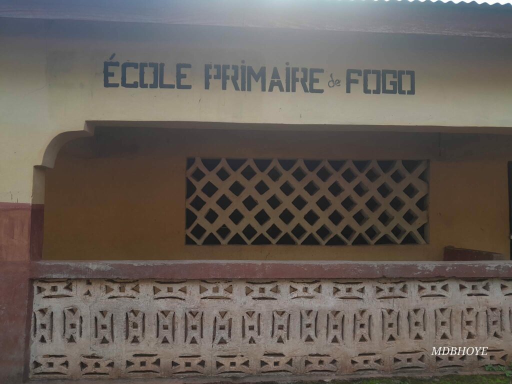 Außenansicht der Grundschule in Fogo/Guinea.
