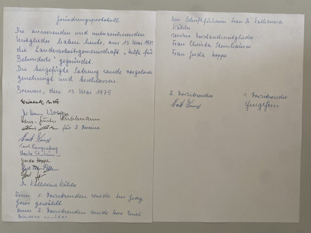 Das Foto zeigt das Gründungsprotokoll für die damalige LAG Hilfe für Behinderte (heute. LAG Selbsthilfe behinderter Menschen Bremen e.V.) vom 13. Mai 1975.