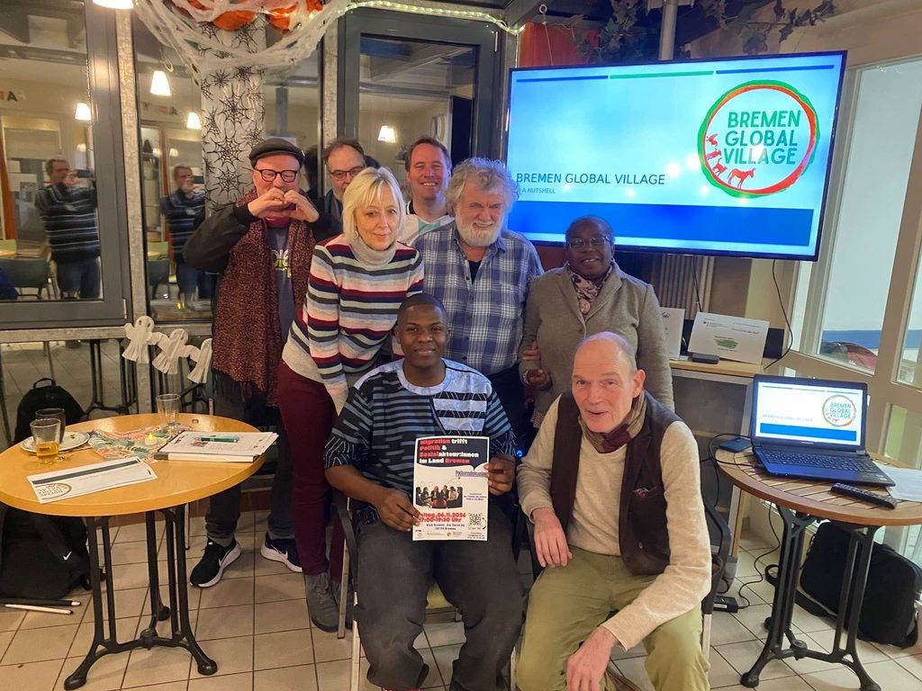 Im Bild: Mitglieder des LAGS-Arbeitskreises "Teilhabe Global" im Nachbarschafthaus Ohlenhof, von links: Andreas Noack, Andreas Wick, Angela Touré, Mamadou Gayo Balde, Lars Peinemann, Jürgen Karbe, Rosanna Estenelao German und Gerald Wagner.